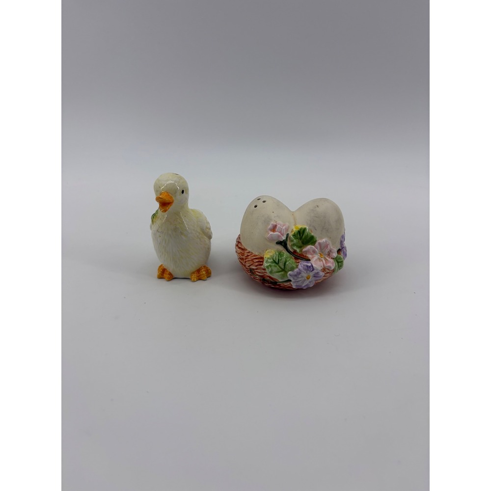 Avon Salt and Pepper Shakers OS Yellow Duck & Eggs Nest Vintage Easter Farmhouse